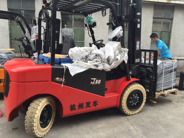 杭州叉車丨電動叉車取代內燃叉車，遲早的事！