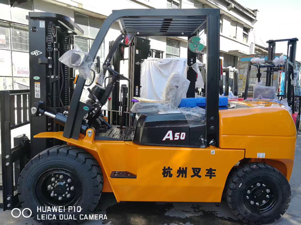 杭州叉車丨實心輪胎比較貴，叉車就是最好的？那可不一定！