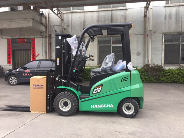 電動叉車多少錢一臺？問廣東叉車廠家直銷！