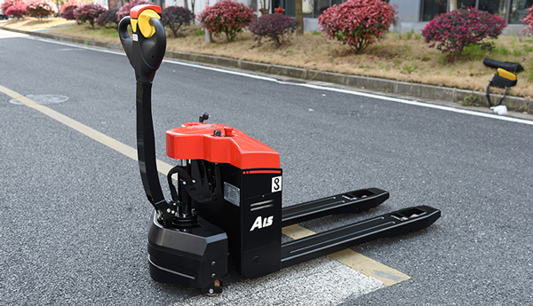 杭州叉車|電動搬運車當然可以非標定制！